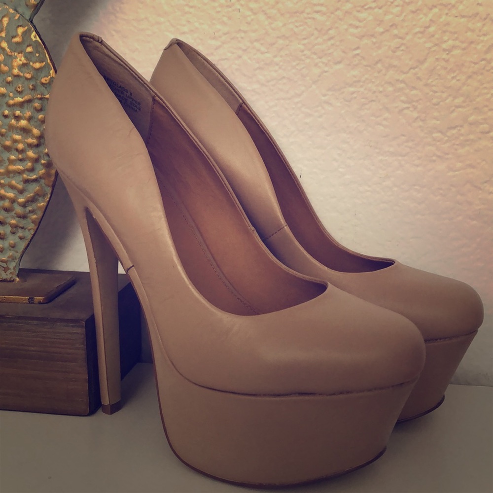 Bakers Nude Zigi girl Platform Pump heel